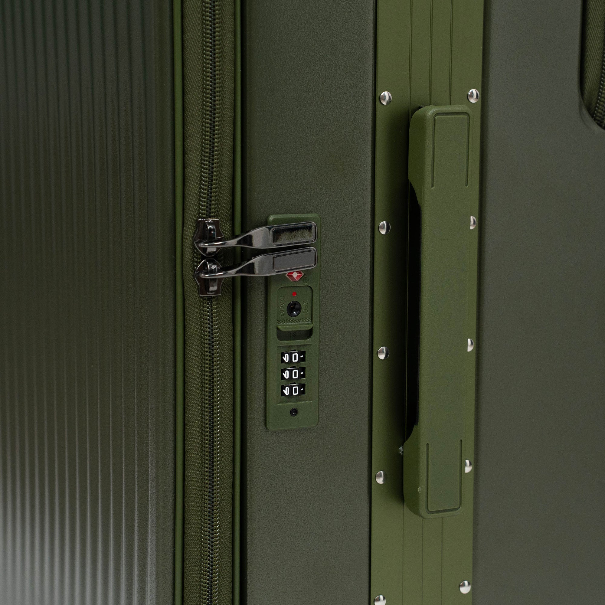 Valise Cabine Premium Business – TSA, Port USB, Compartiment Laptop & Support Téléphone - Vert militaire
