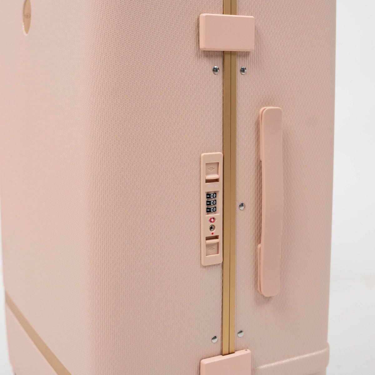 Serrure à combinaison TSA007 rose et dorée sur valise rigide Titou